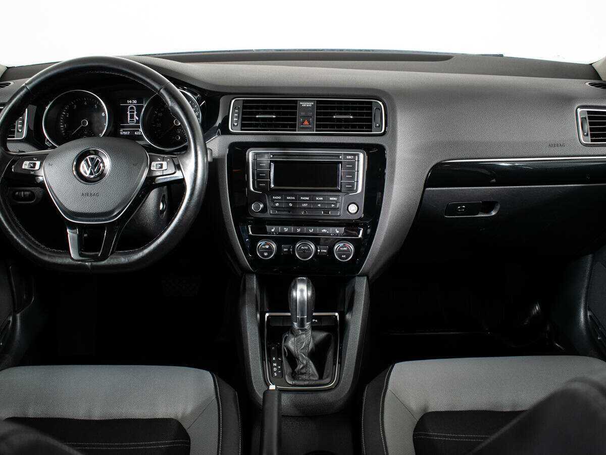 Volkswagen Jetta с пробегом — 2015 год. Фото: #11