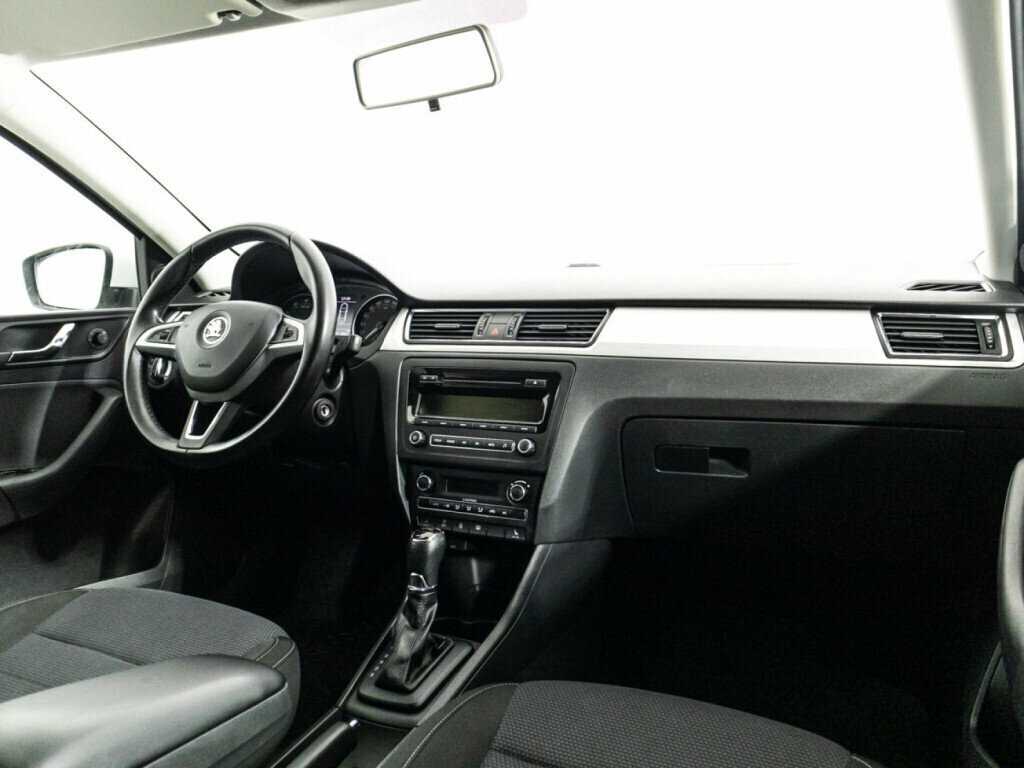 Skoda Rapid с пробегом — 2015 год. Фото: #8