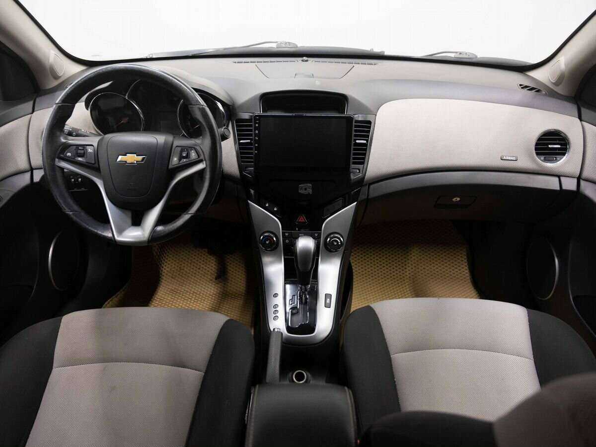 Chevrolet Cruze с пробегом — 2012 год. Фото: #12