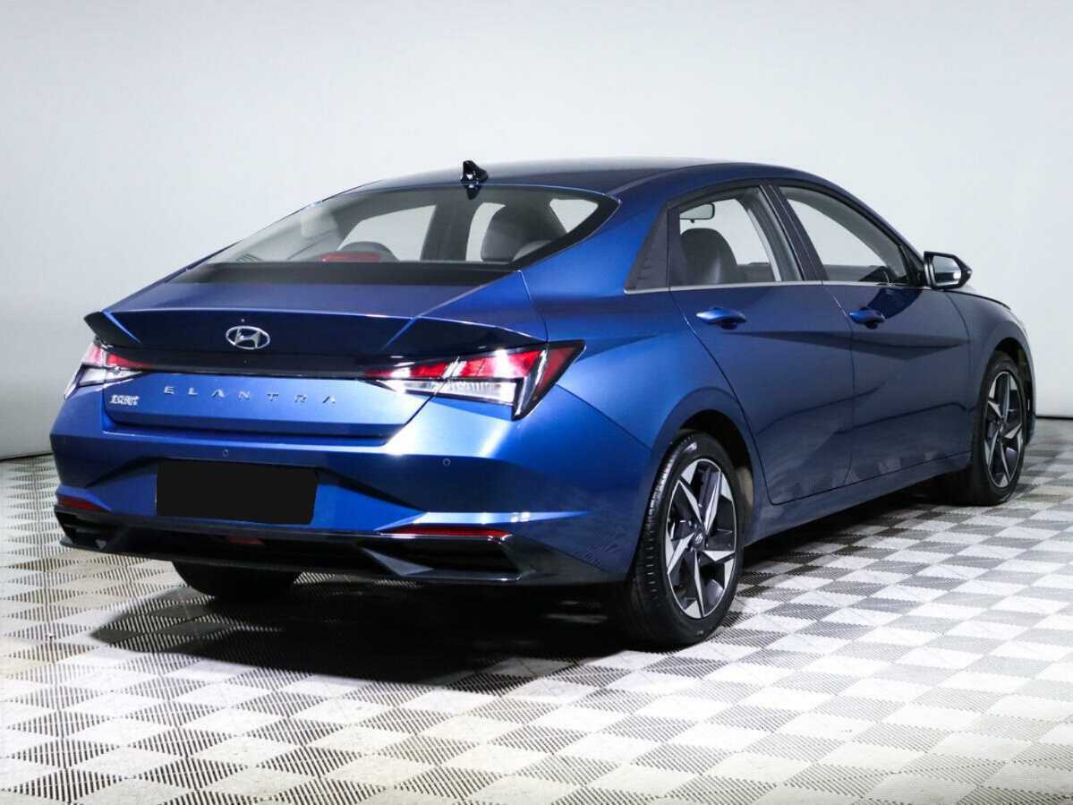 Hyundai Elantra с пробегом — 2022 год. Фото: #3