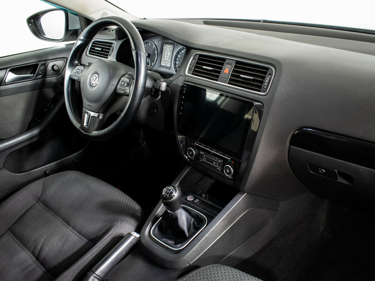 Volkswagen Jetta с пробегом — 2012 год. Фото: #9