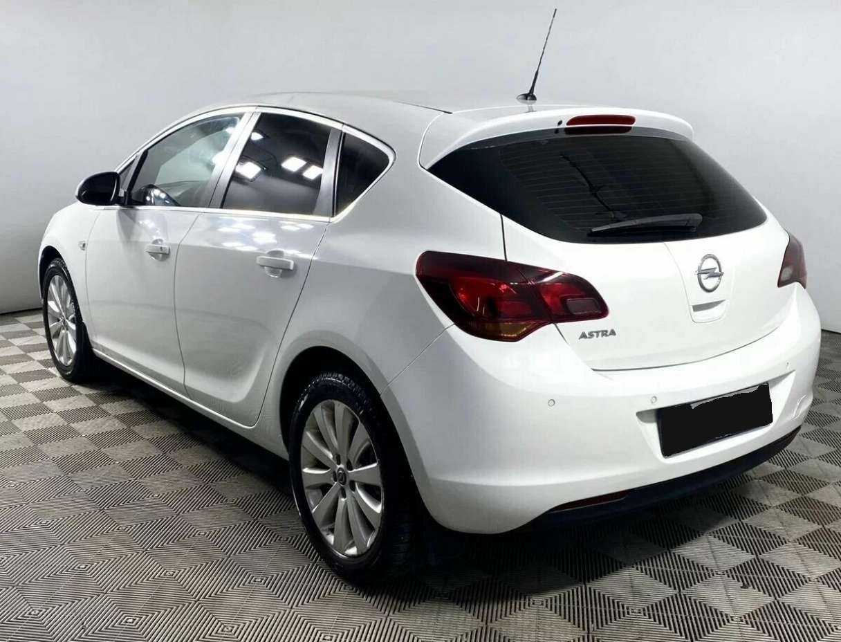 Opel Astra с пробегом — 2012 год. Фото: #5