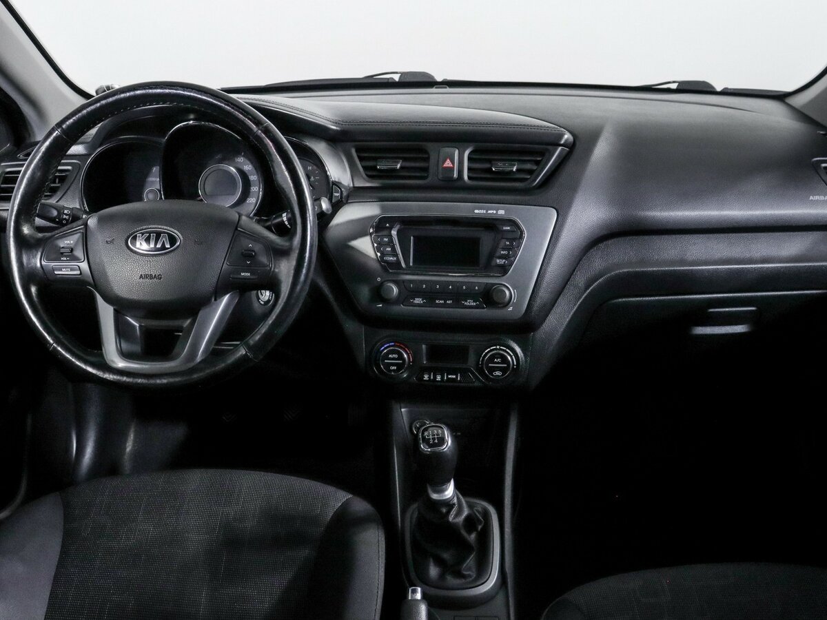 Kia Rio с пробегом — 2013 год. Фото: #9