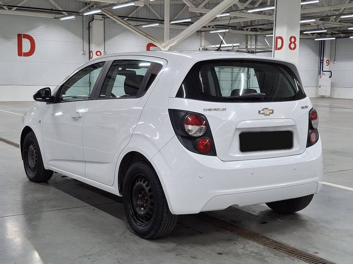 Chevrolet Aveo с пробегом — 2015 год. Фото: #6