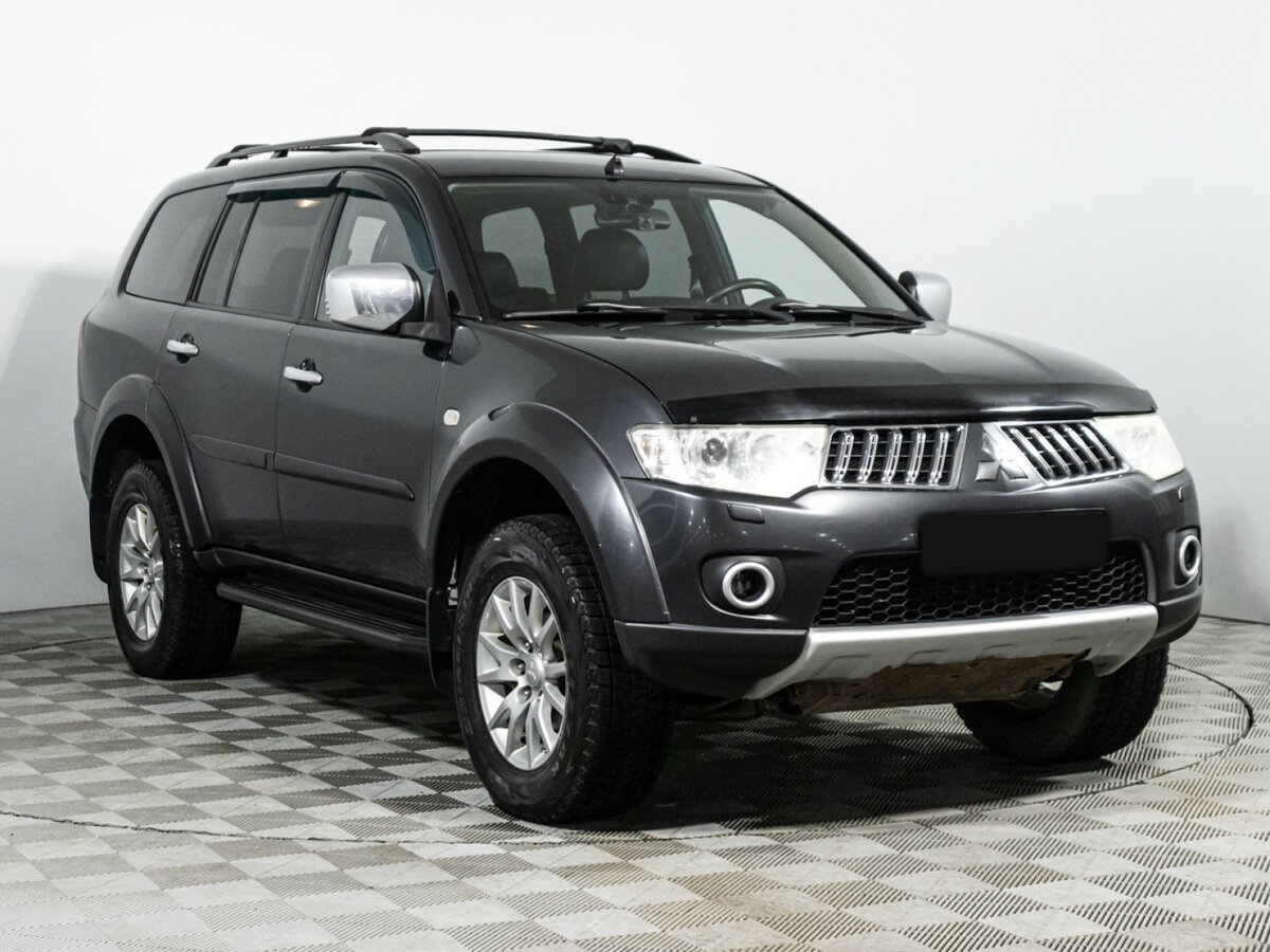 Mitsubishi Pajero Sport с пробегом — 2013 год. Фото: #2