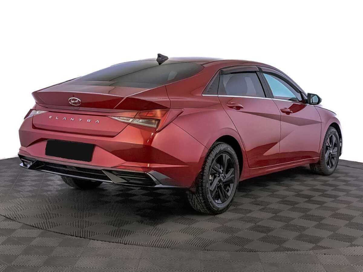 Hyundai Elantra с пробегом — 2021 год. Фото: #4