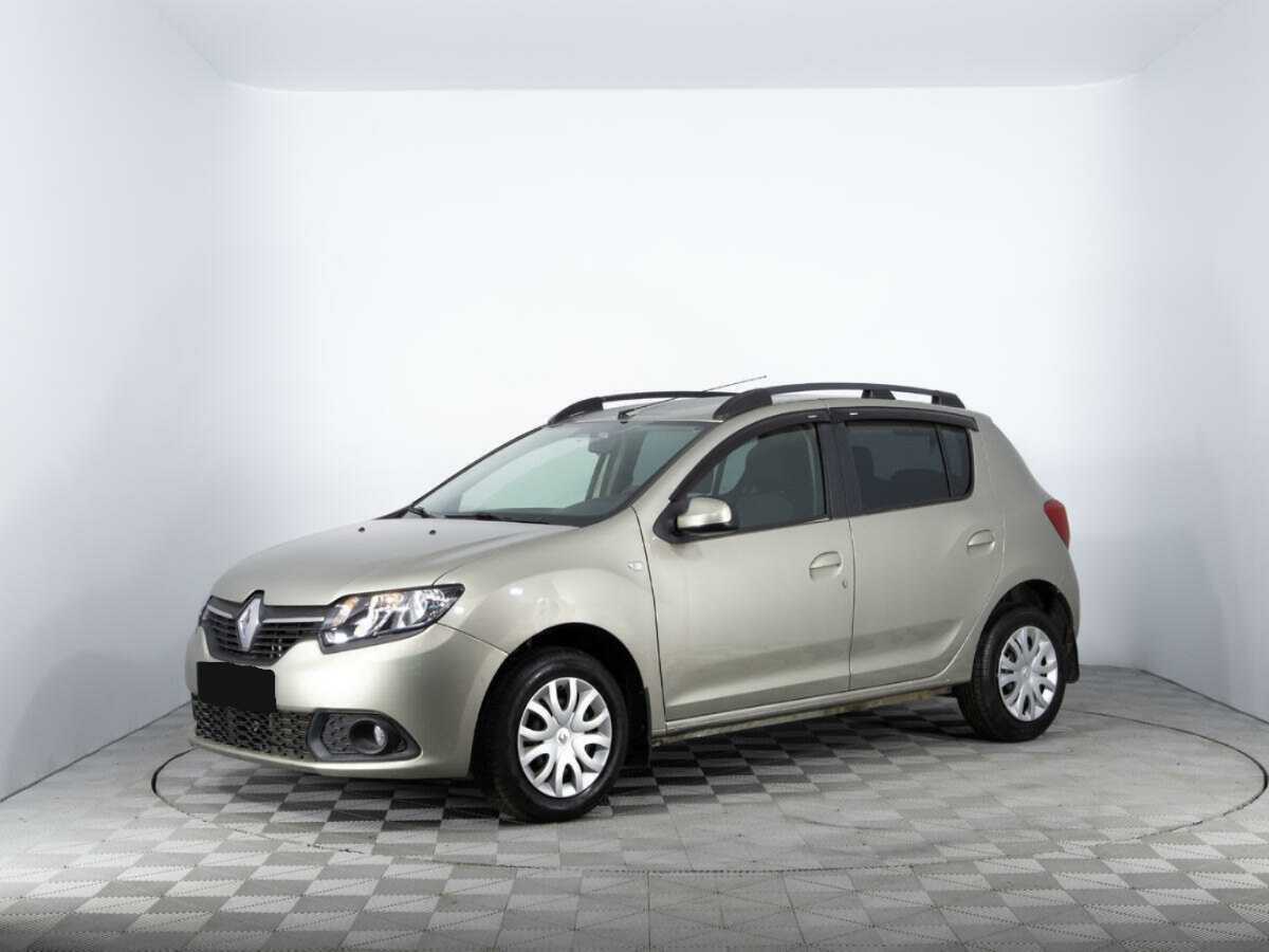 Renault Sandero с пробегом — 2015 год. Фото: #0