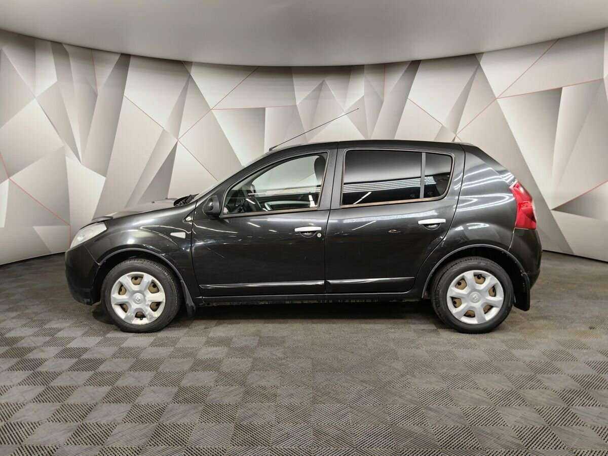 Renault Sandero с пробегом — 2013 год. Фото: #4