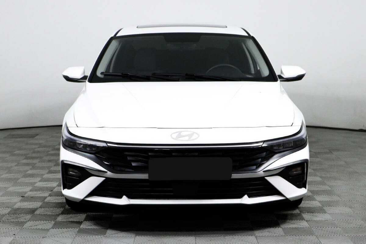 Hyundai Elantra с пробегом — 2023 год. Фото: #1