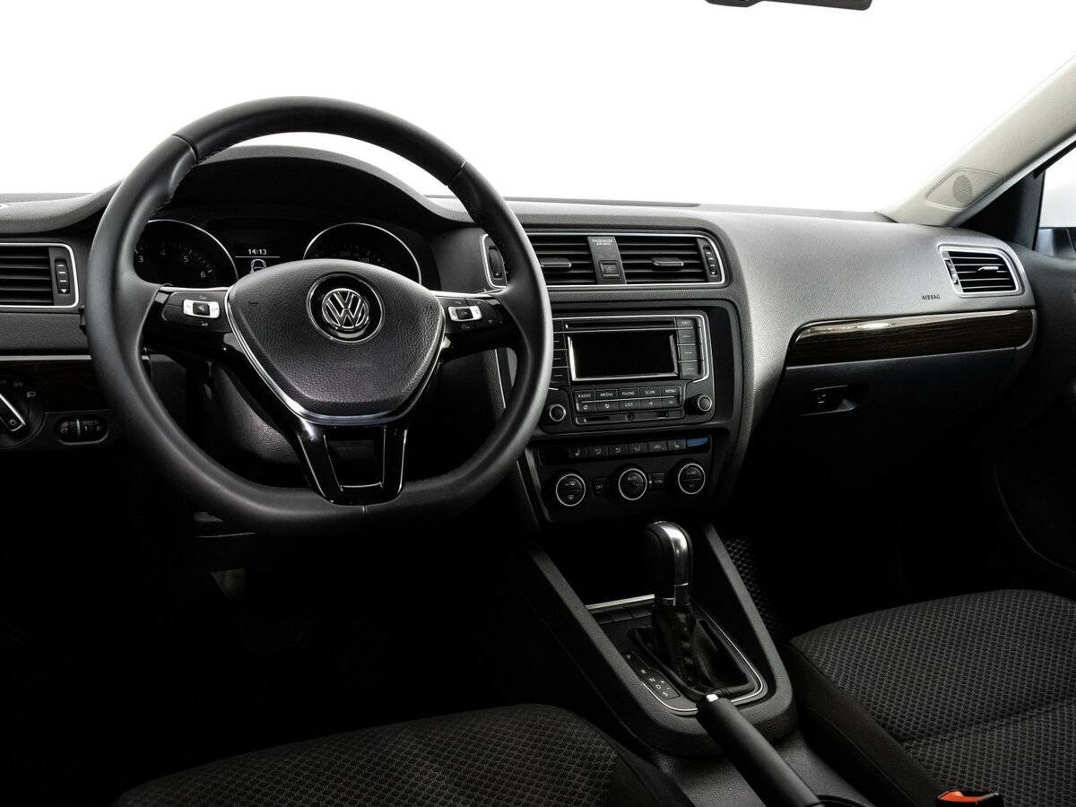 Volkswagen Jetta с пробегом — 2015 год. Фото: #10