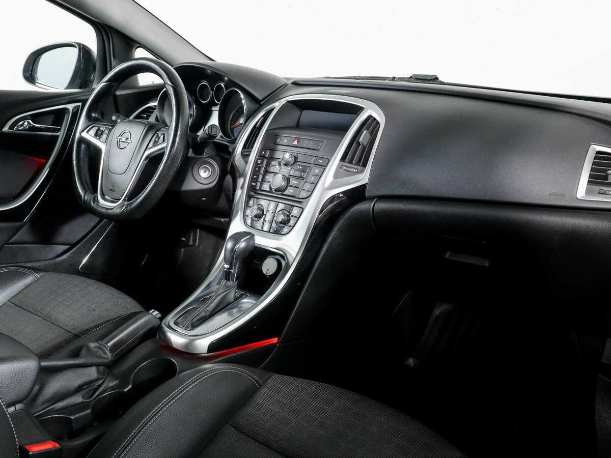Opel Astra с пробегом — 2013 год. Фото: #5