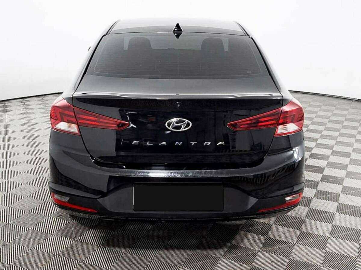 Hyundai Elantra с пробегом — 2019 год. Фото: #4