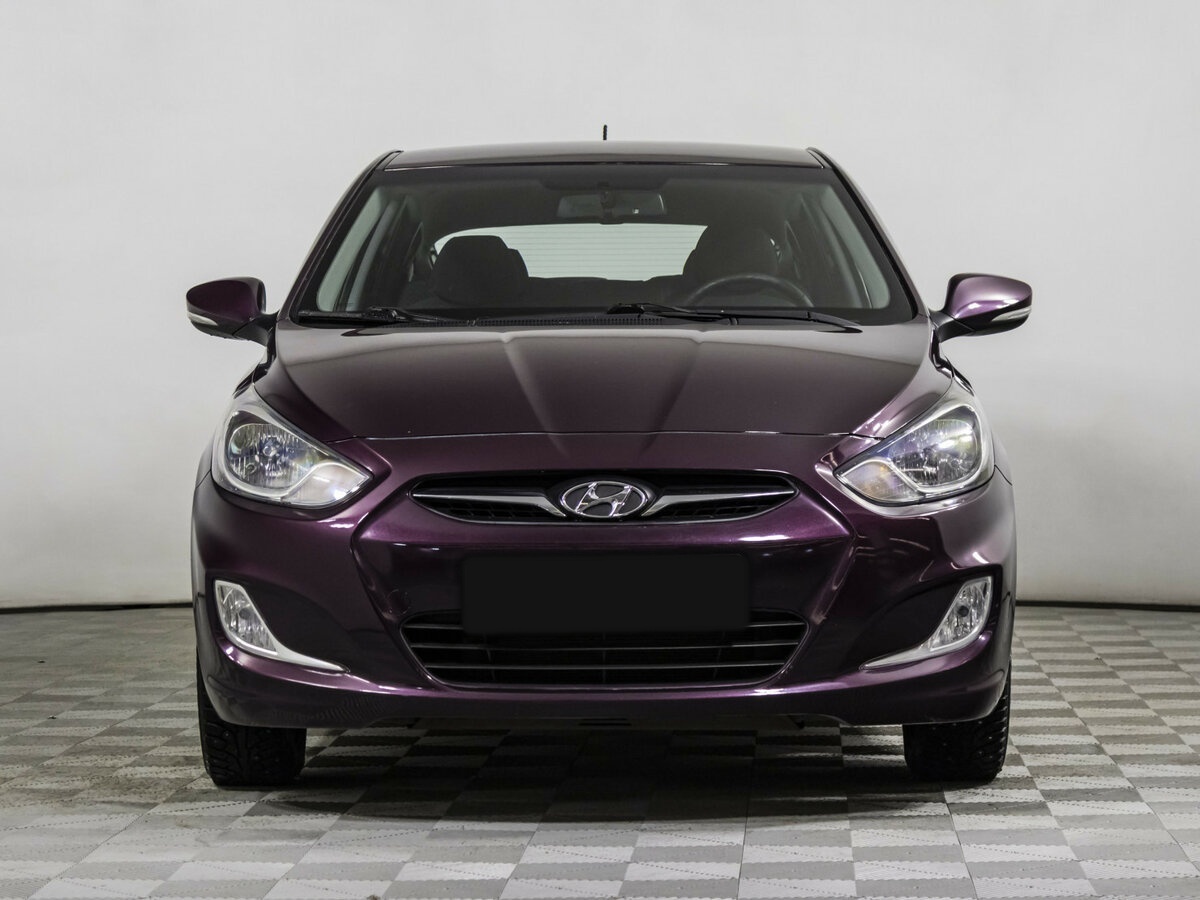 Hyundai Solaris с пробегом — 2012 год. Фото: #1