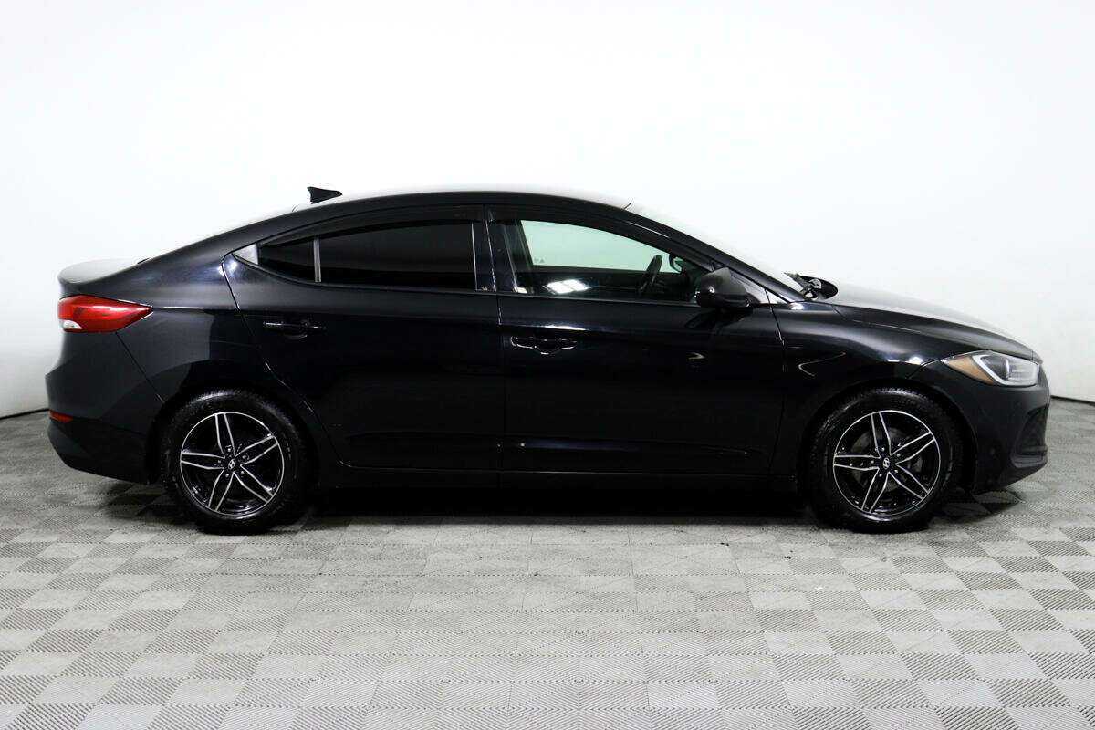 Hyundai Elantra с пробегом — 2018 год. Фото: #3