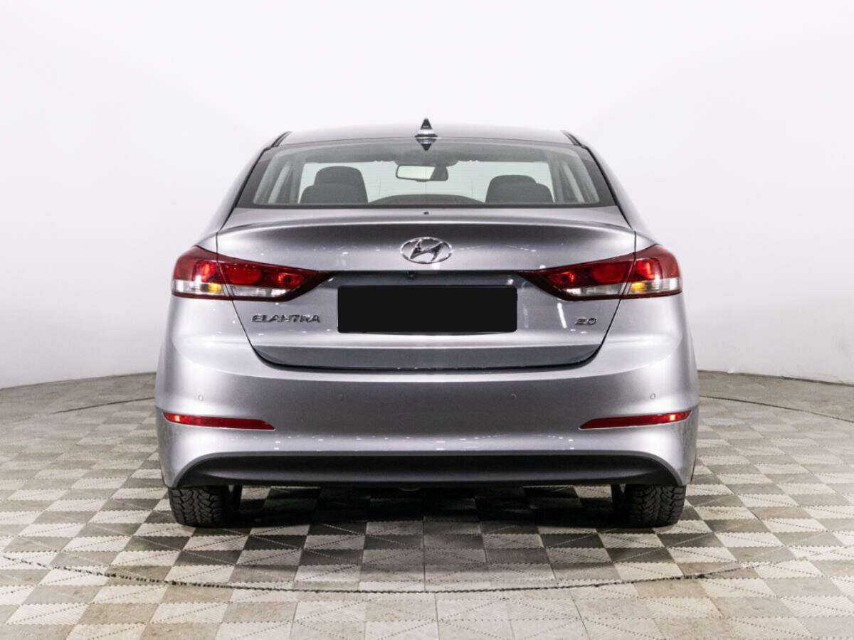Hyundai Elantra с пробегом — 2018 год. Фото: #5