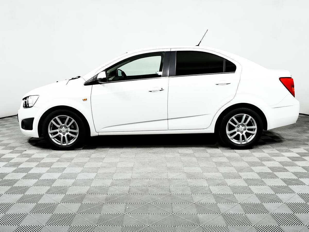 Chevrolet Aveo с пробегом — 2014 год. Фото: #7