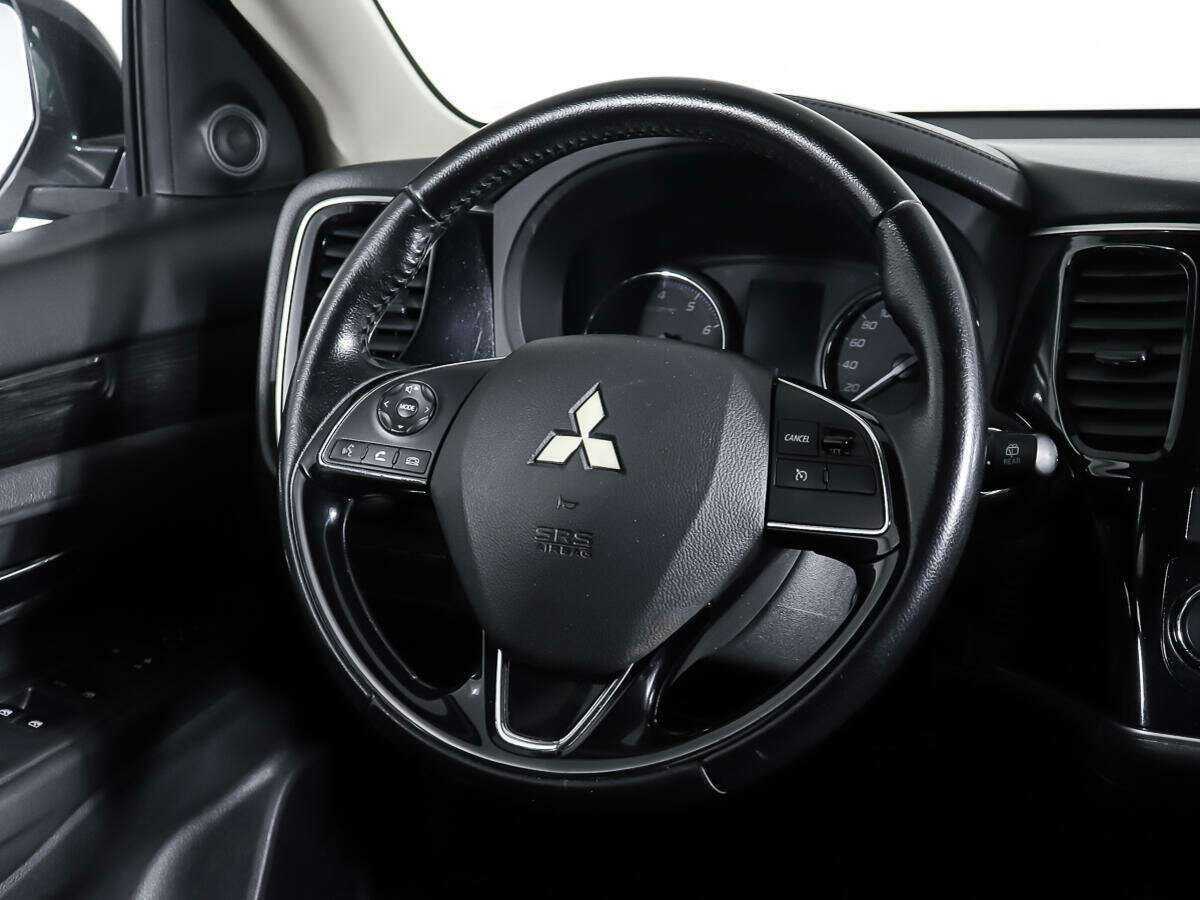Mitsubishi Outlander с пробегом — 2016 год. Фото: #13