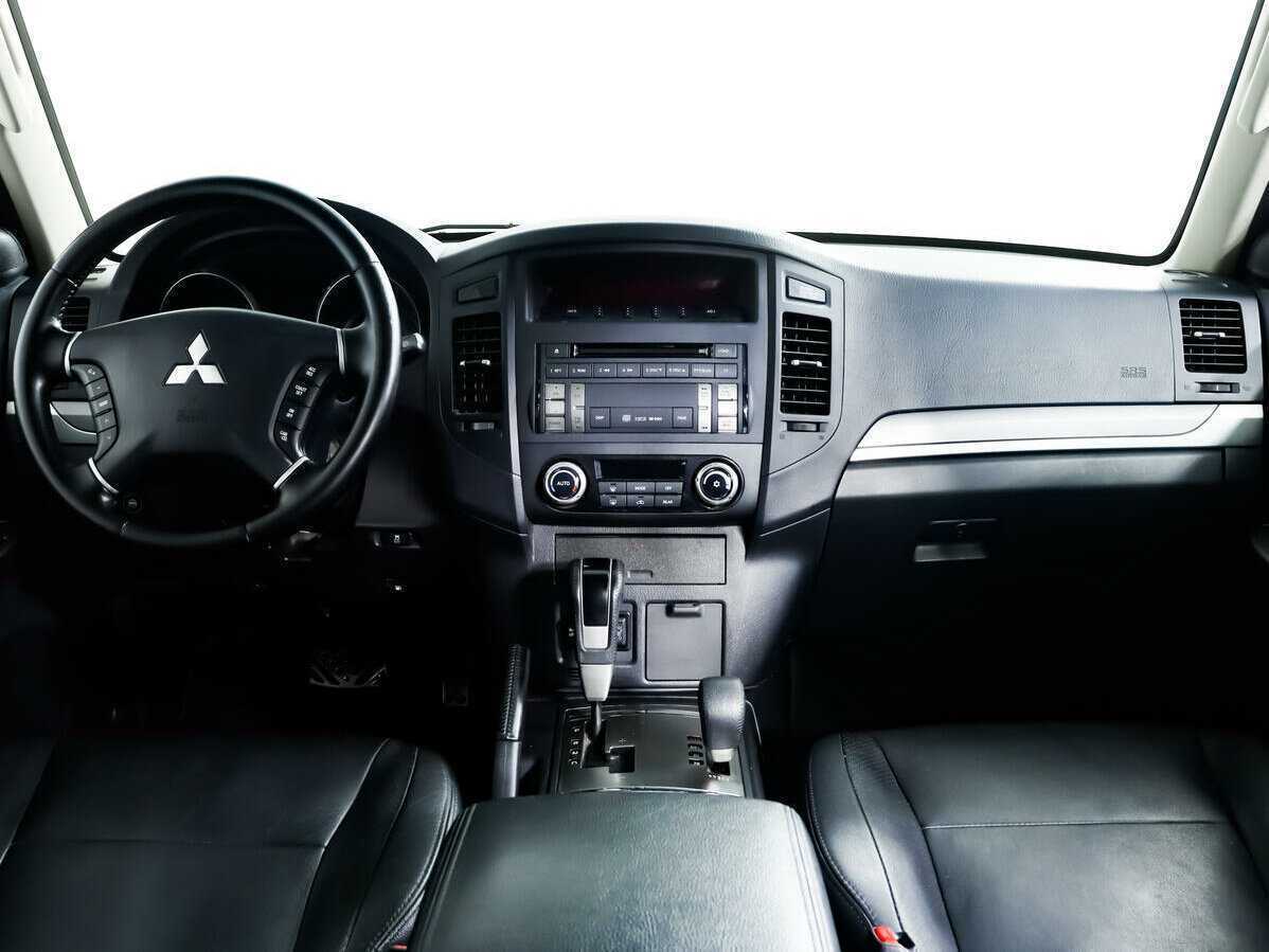 Mitsubishi Pajero с пробегом — 2013 год. Фото: #10