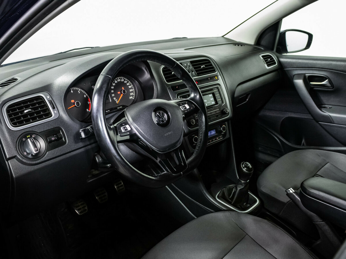 Volkswagen Polo с пробегом — 2016 год. Фото: #8