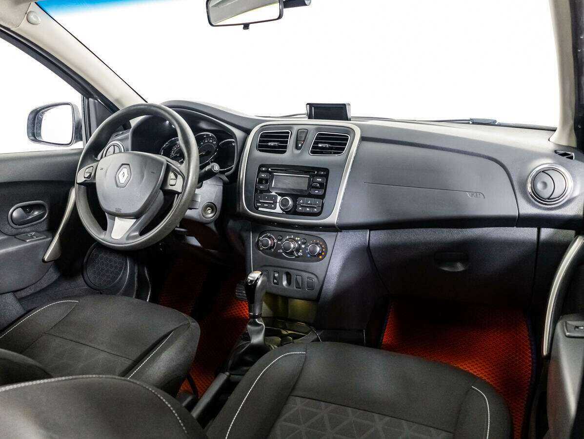 Renault Sandero с пробегом — 2015 год. Фото: #7