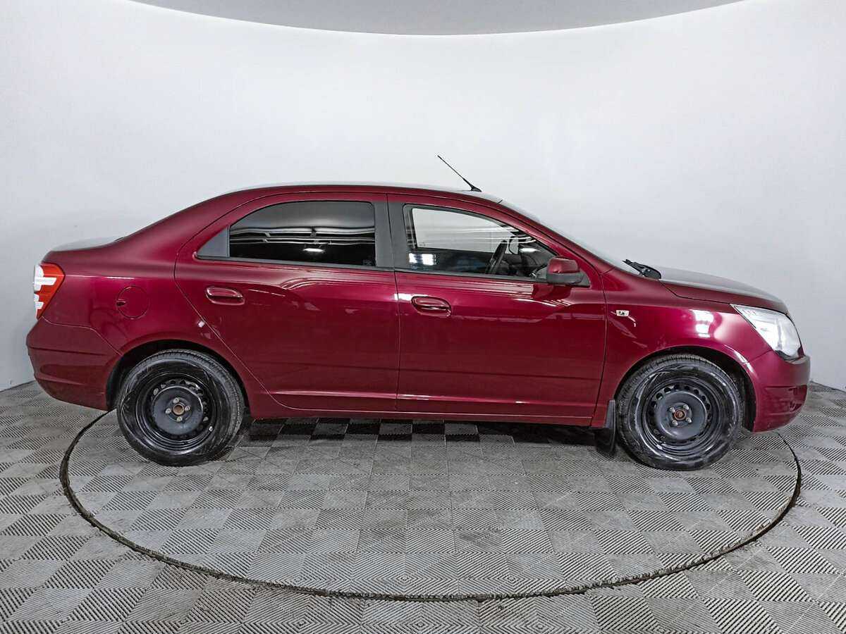 Chevrolet Cobalt с пробегом — 2014 год. Фото: #3