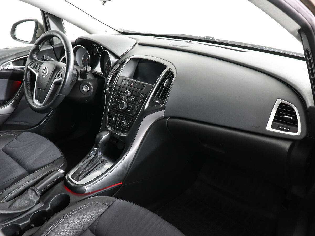 Opel Astra с пробегом — 2014 год. Фото: #5