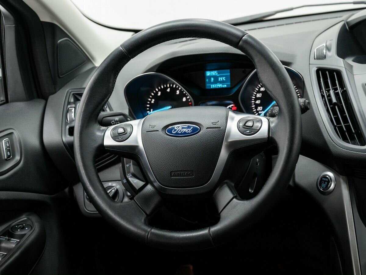 Ford Kuga с пробегом — 2015 год. Фото: #10