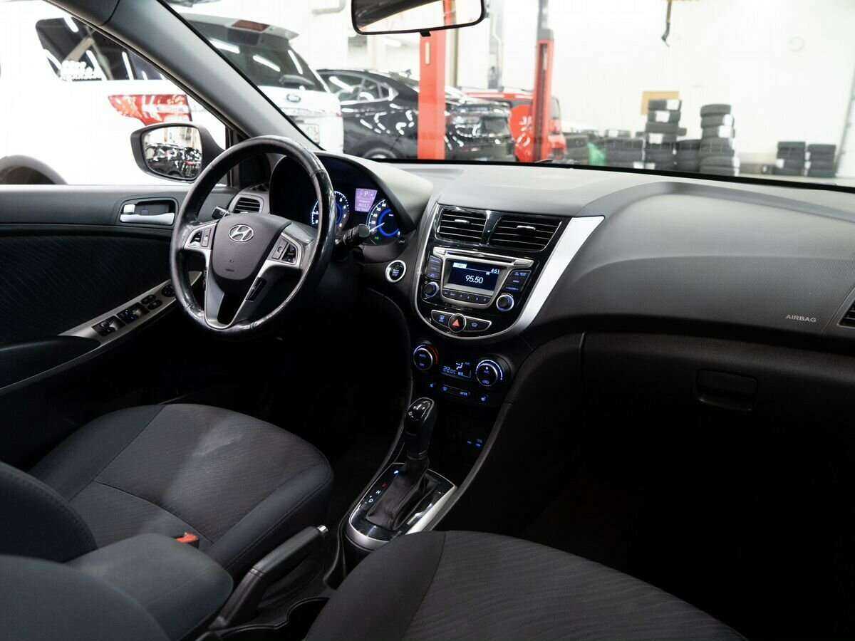 Hyundai Solaris с пробегом — 2015 год. Фото: #15
