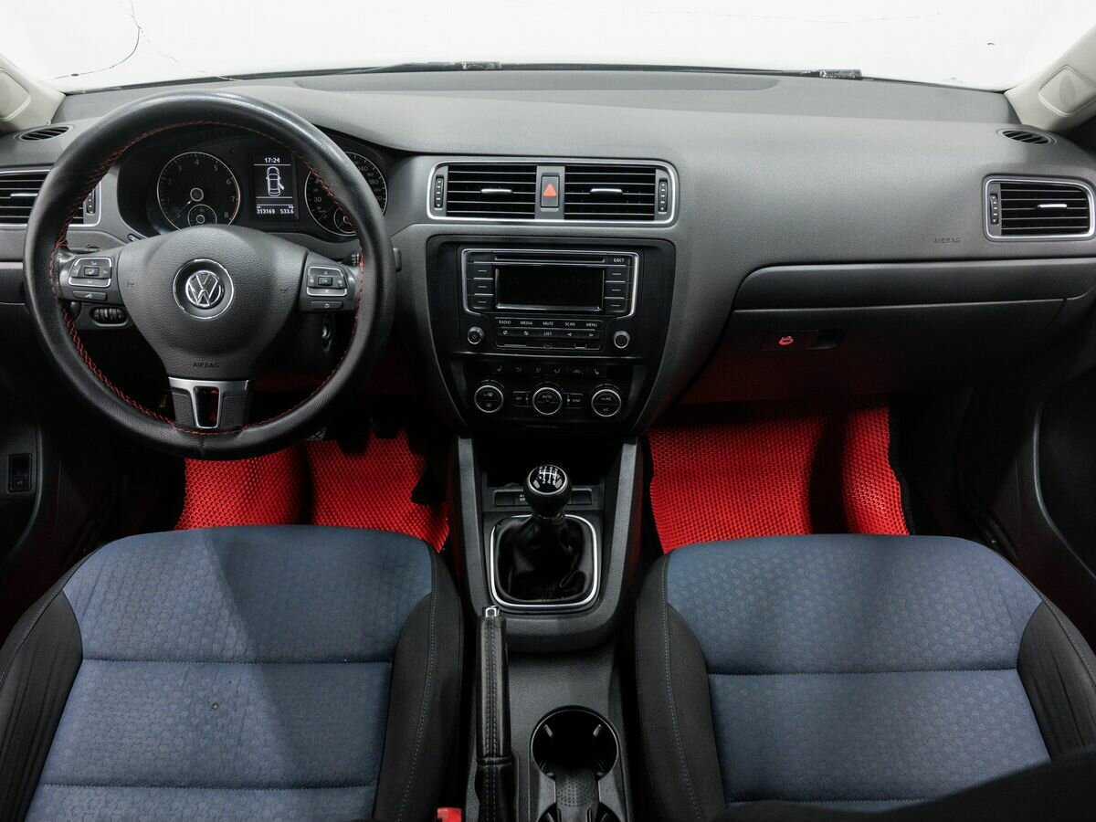 Volkswagen Jetta с пробегом — 2013 год. Фото: #9
