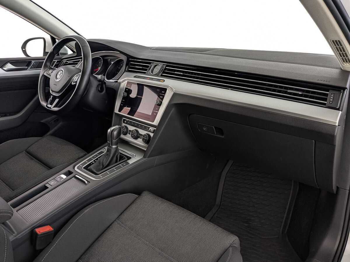 Volkswagen Passat с пробегом — 2019 год. Фото: #12