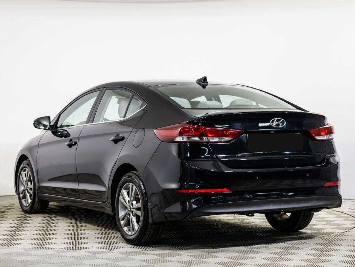 Hyundai Elantra с пробегом — 2018 год. Фото: #5