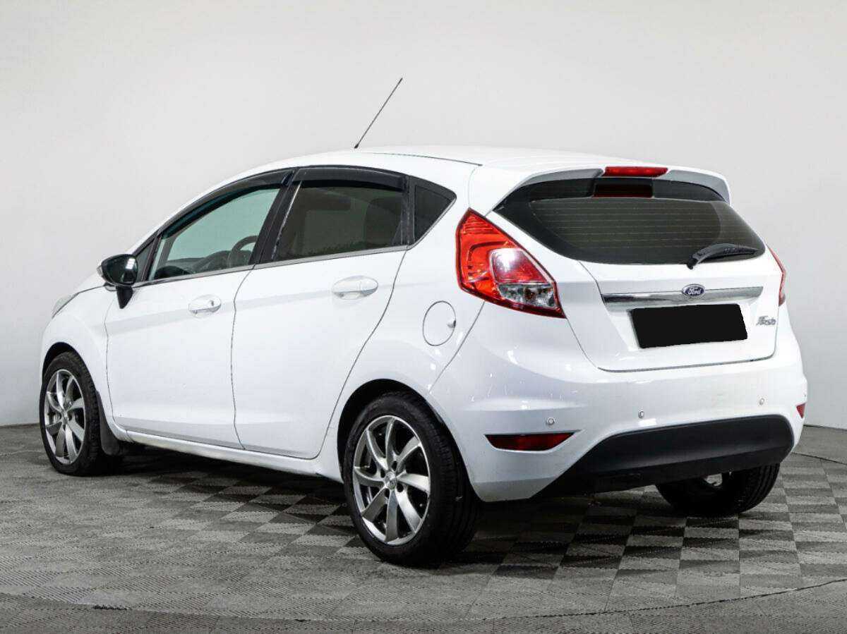 Ford Fiesta с пробегом — 2015 год. Фото: #6