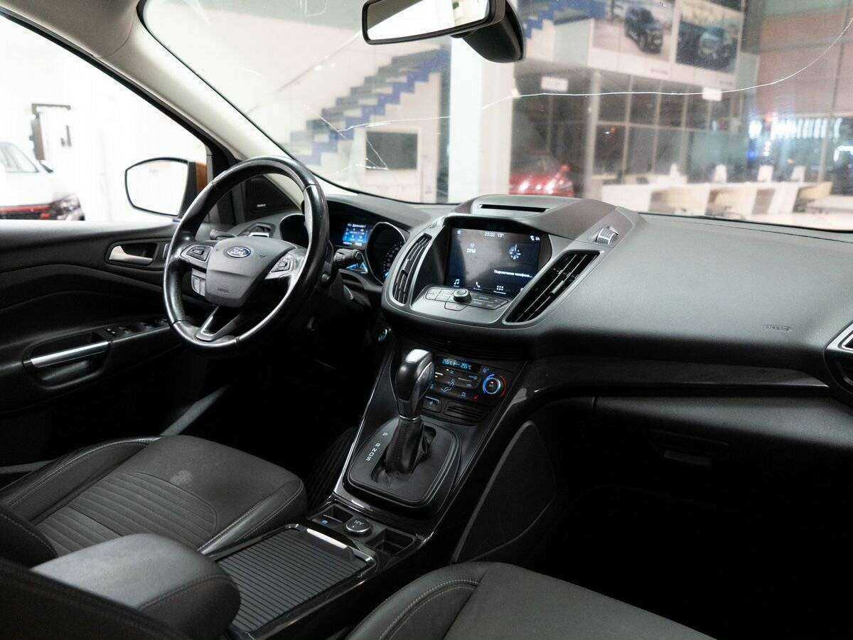 Ford Kuga с пробегом — 2017 год. Фото: #16