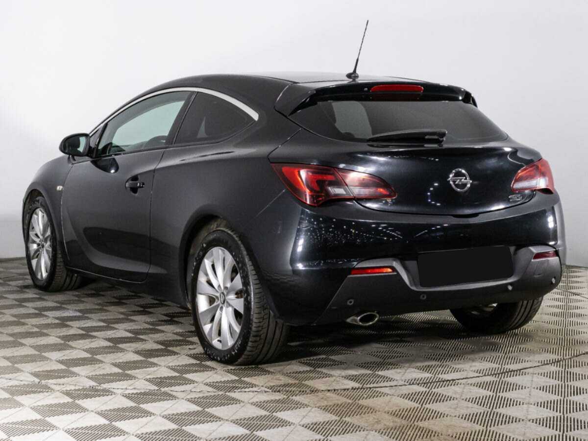 Opel Astra с пробегом — 2012 год. Фото: #6