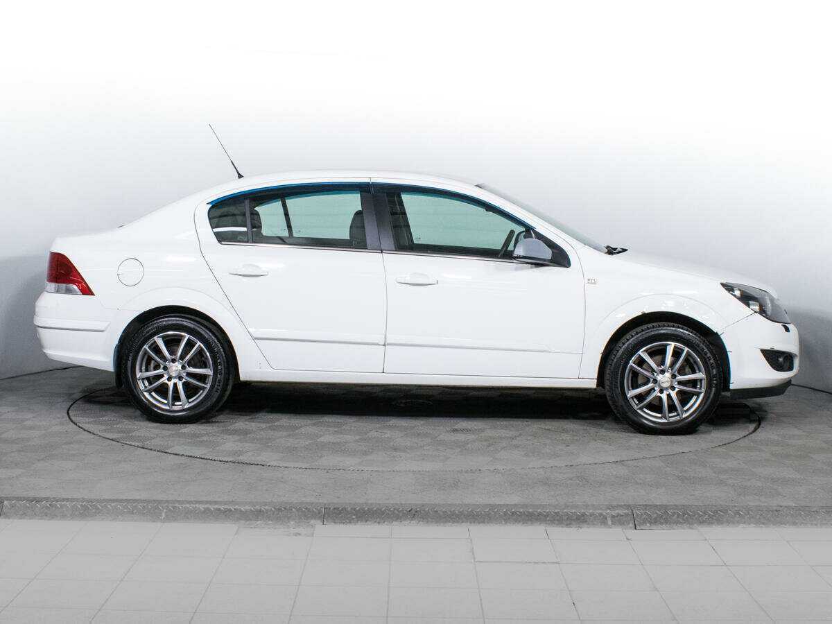 Opel Astra с пробегом — 2014 год. Фото: #3