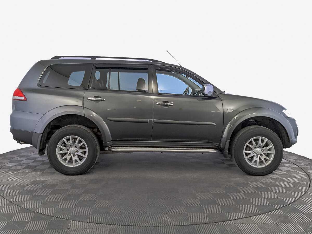 Mitsubishi Pajero Sport с пробегом — 2013 год. Фото: #3