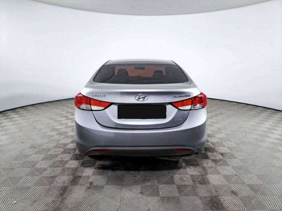 Hyundai Elantra с пробегом — 2013 год. Фото: #5