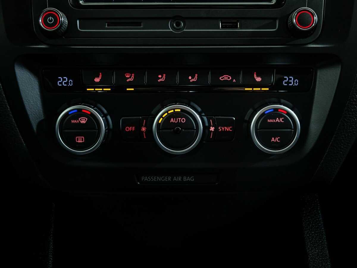 Volkswagen Jetta с пробегом — 2012 год. Фото: #13