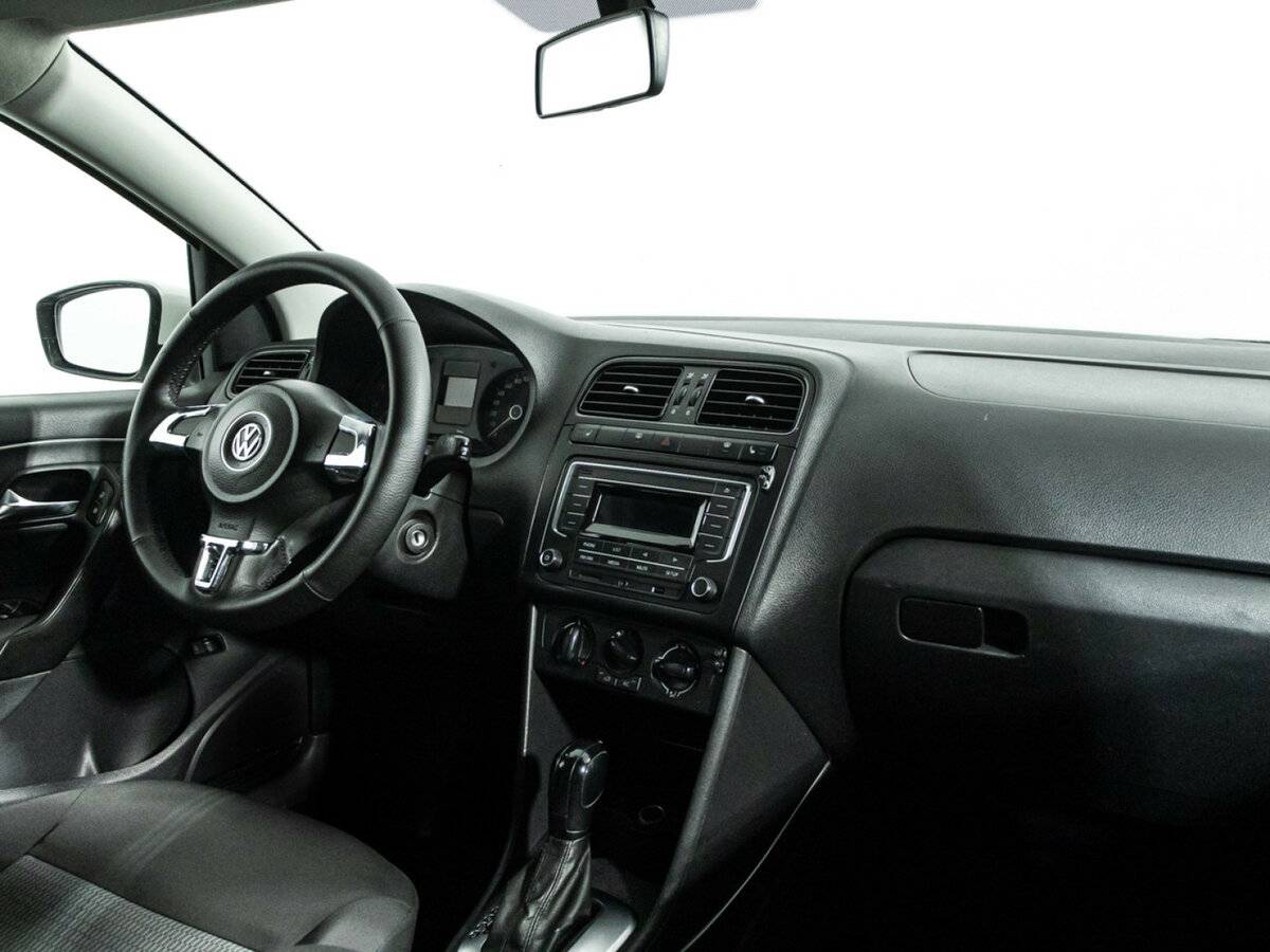 Volkswagen Polo с пробегом — 2013 год. Фото: #8