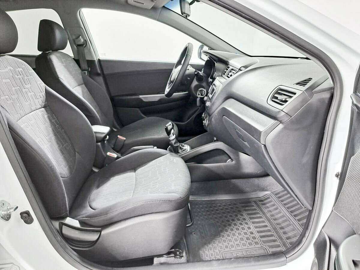 Kia Rio с пробегом — 2013 год. Фото: #8