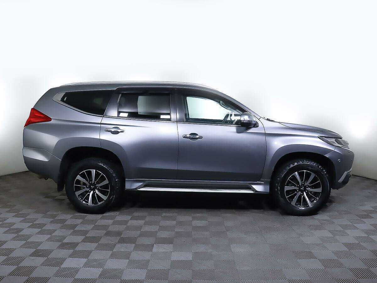 Mitsubishi Pajero Sport с пробегом — 2017 год. Фото: #2
