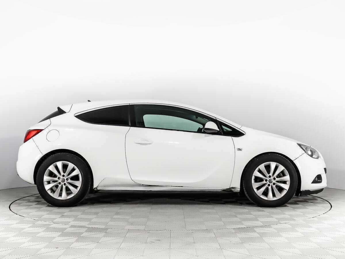 Opel Astra с пробегом — 2012 год. Фото: #3