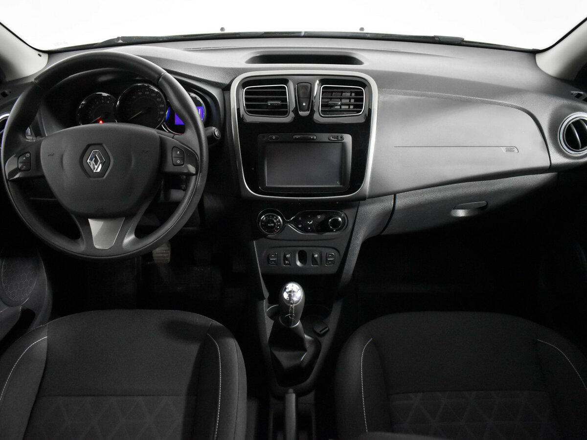 Renault Sandero с пробегом — 2017 год. Фото: #13