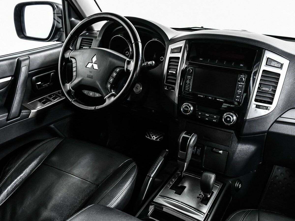 Mitsubishi Pajero с пробегом — 2015 год. Фото: #8