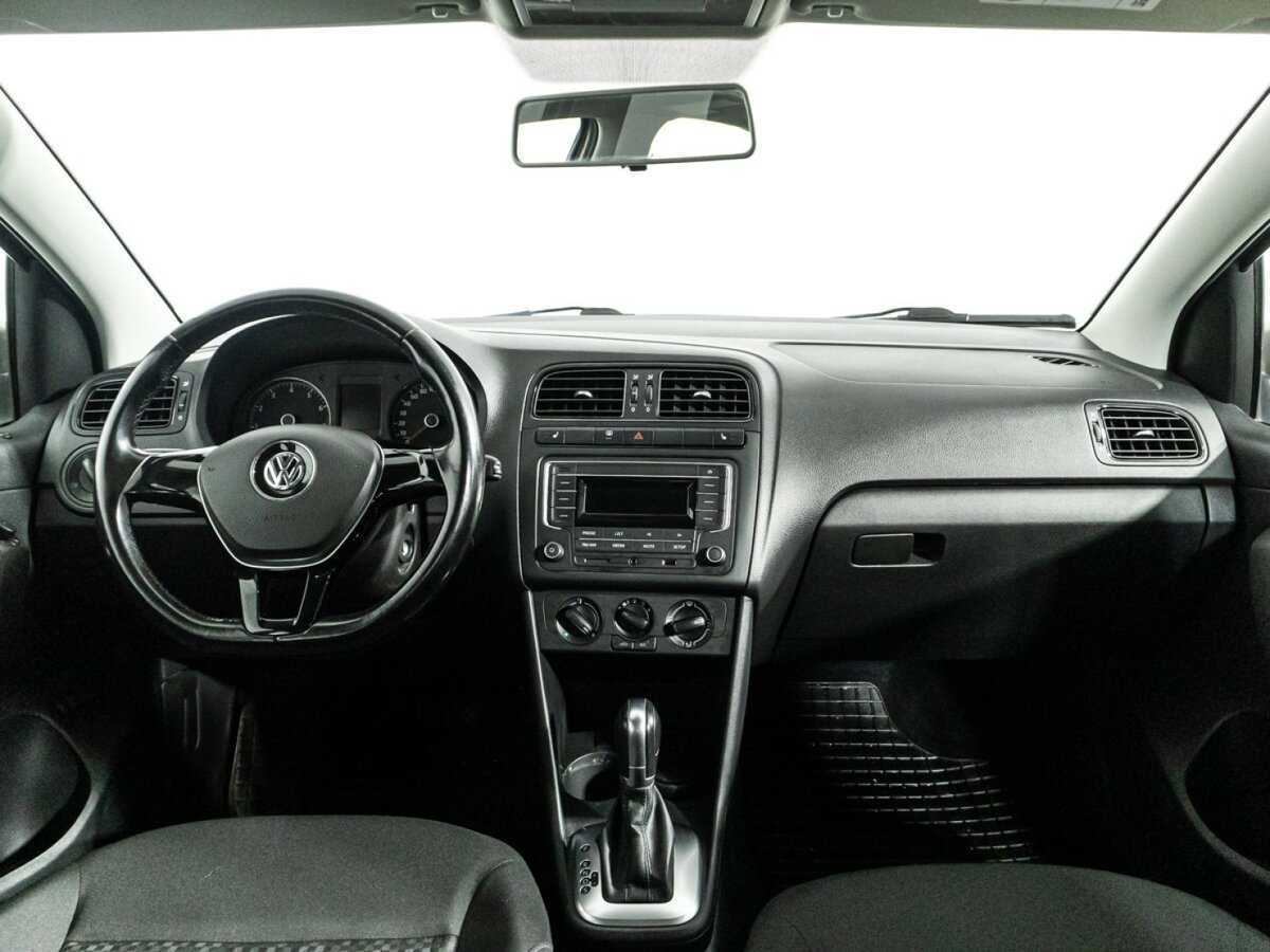 Volkswagen Polo с пробегом — 2017 год. Фото: #12