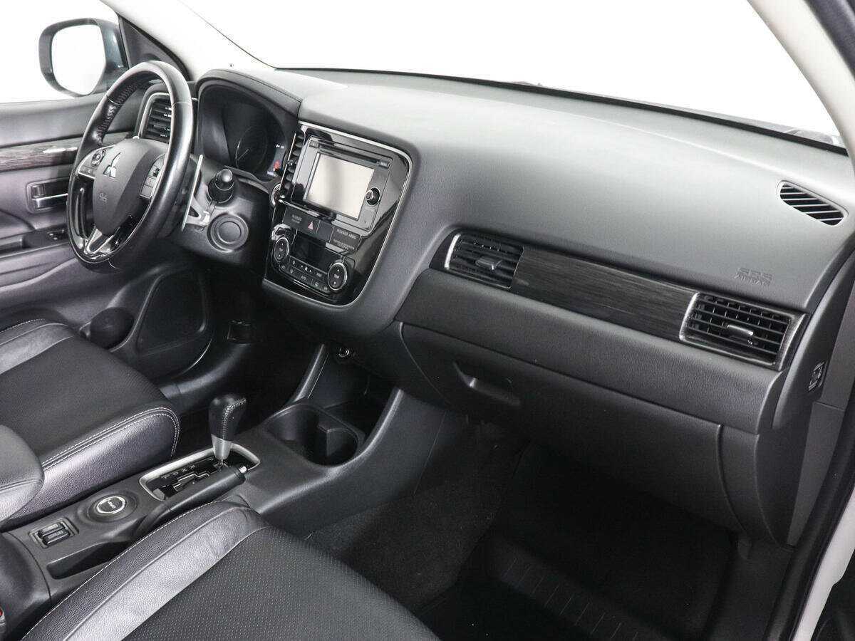Mitsubishi Outlander с пробегом — 2015 год. Фото: #9
