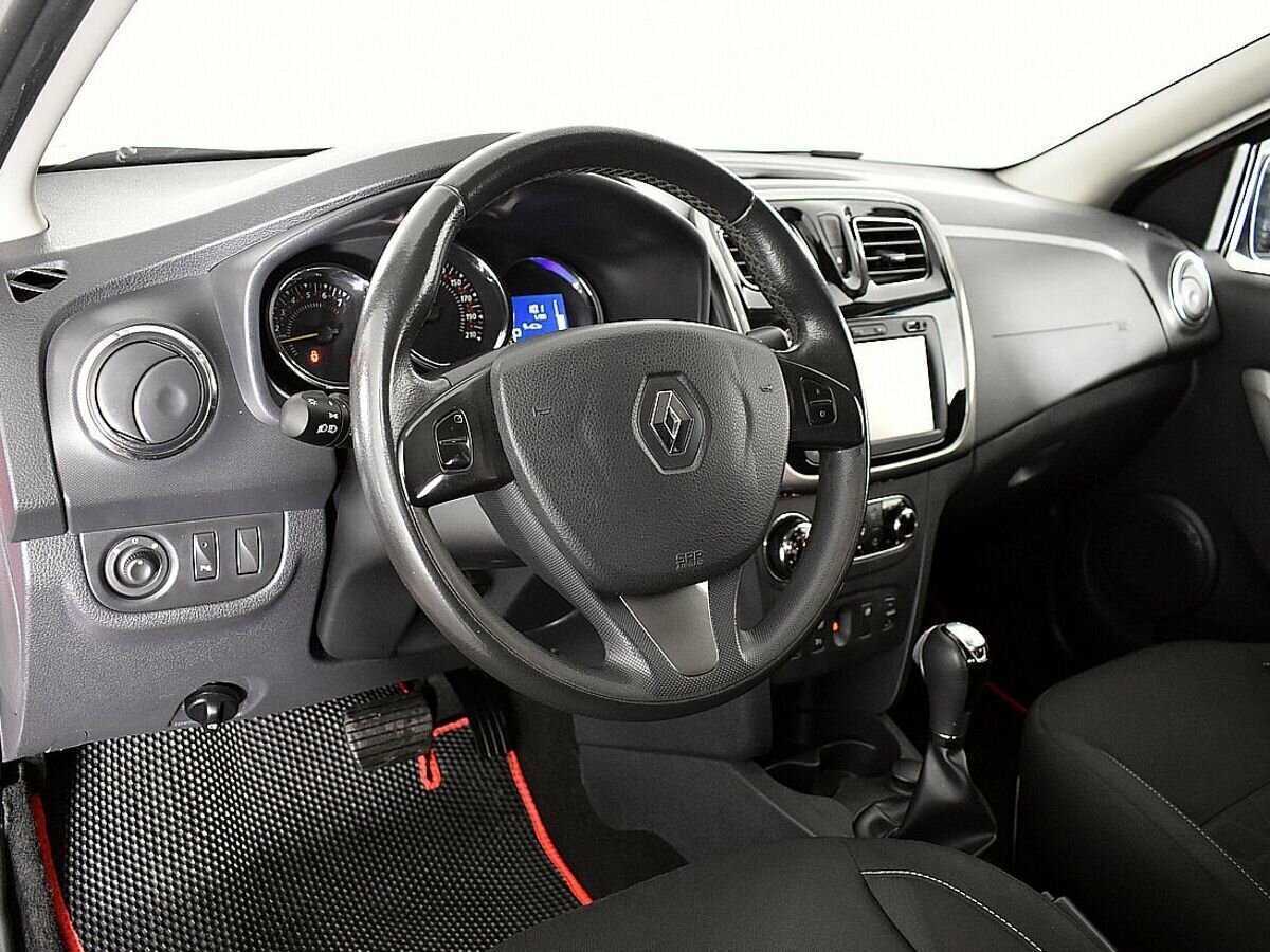 Renault Sandero с пробегом — 2017 год. Фото: #6