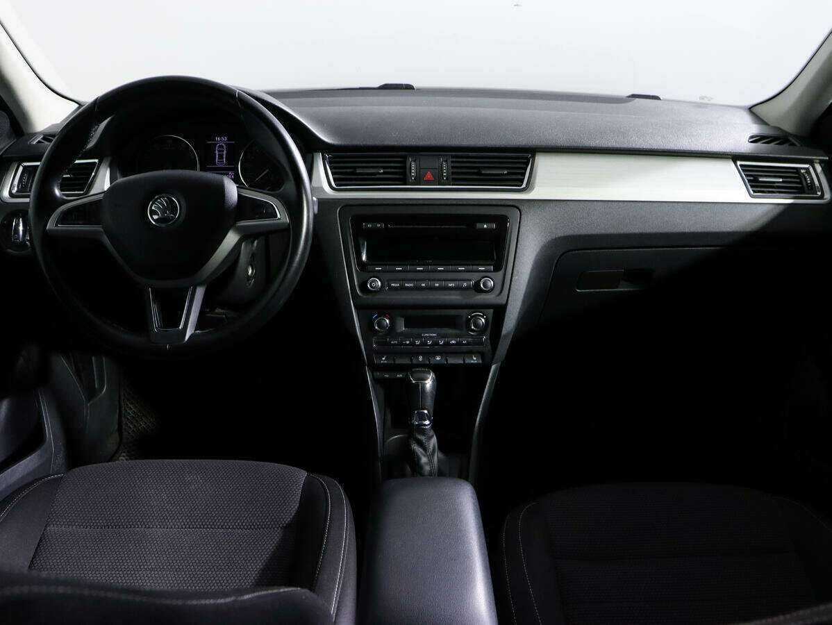Skoda Rapid с пробегом — 2014 год. Фото: #10