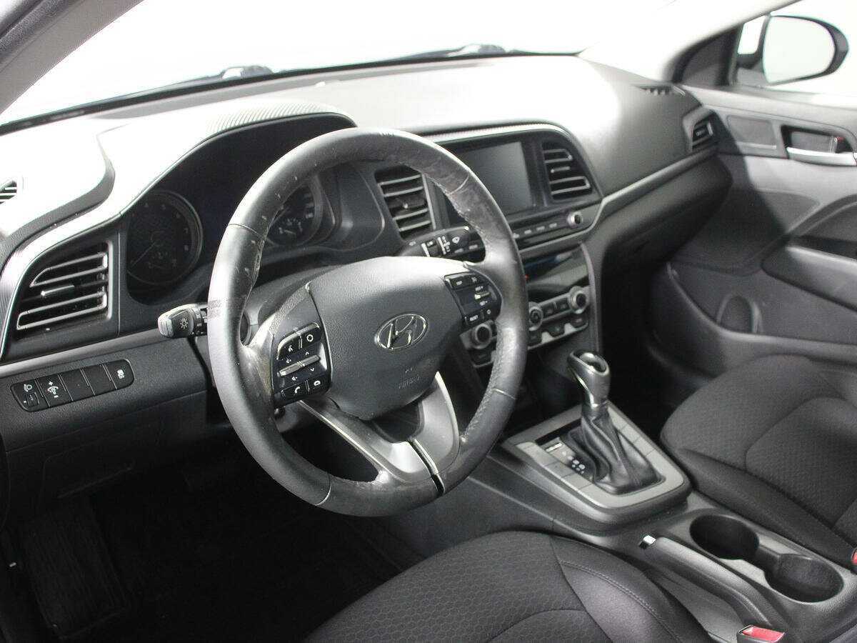 Hyundai Elantra с пробегом — 2020 год. Фото: #10