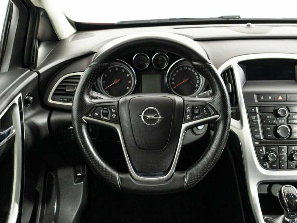 Opel Astra с пробегом — 2012 год. Фото: #15